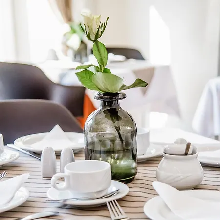 ベッド・アンド・ブレックファスト Und Restaurant Gartenstadt